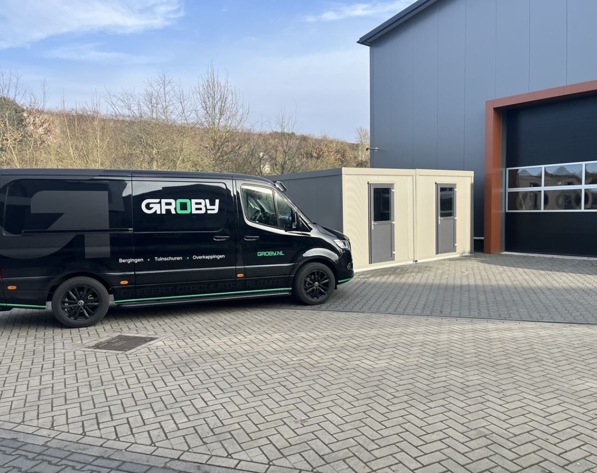 Groby prefab bedrijfsbergingen met ramen in antraciet aluminium