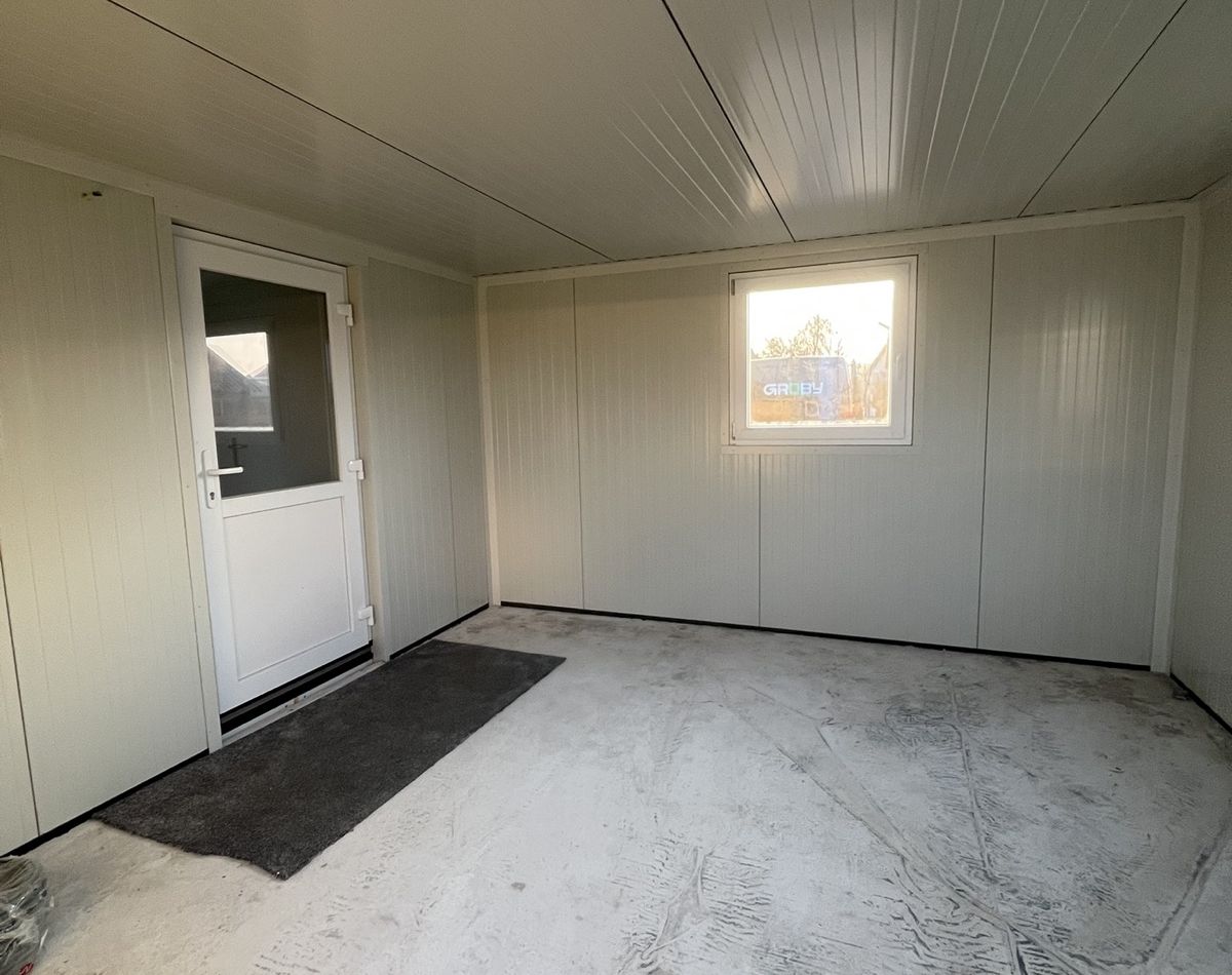 interieur Groby maatwerk berging witte wanden deur en raam