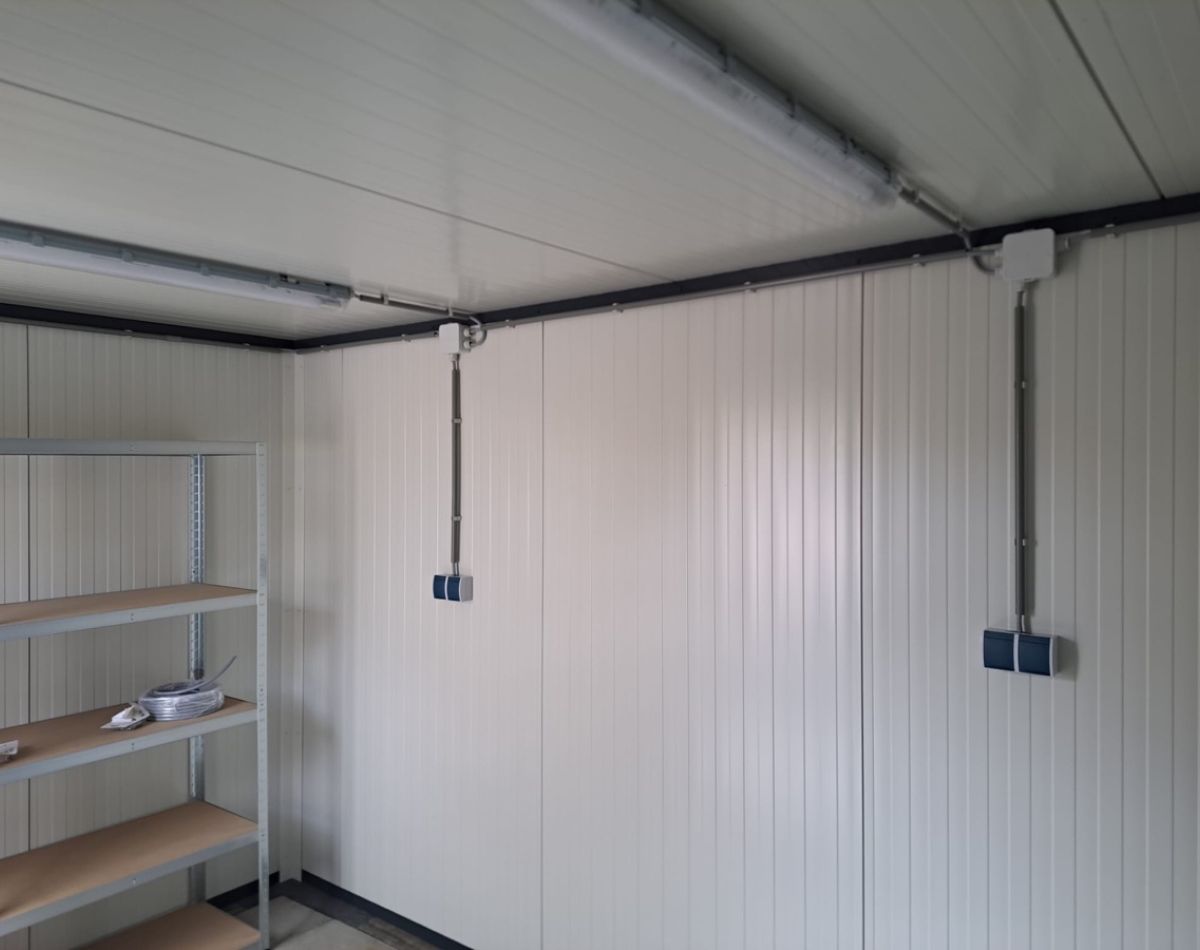 interieur Groby maatwerk berging witte wanden deur en raam