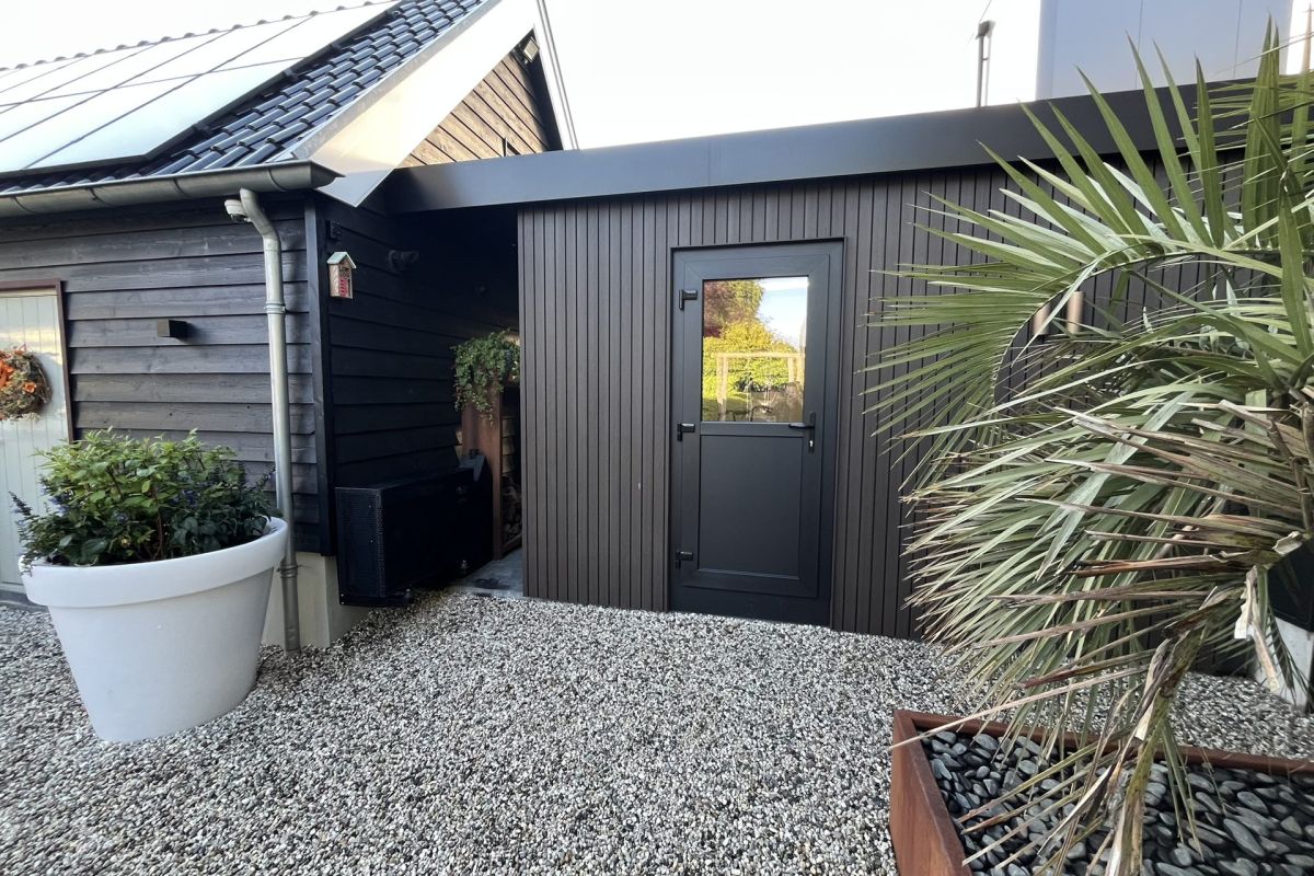 Groby maatwerk berging walnoot composiet deur raam Stroe