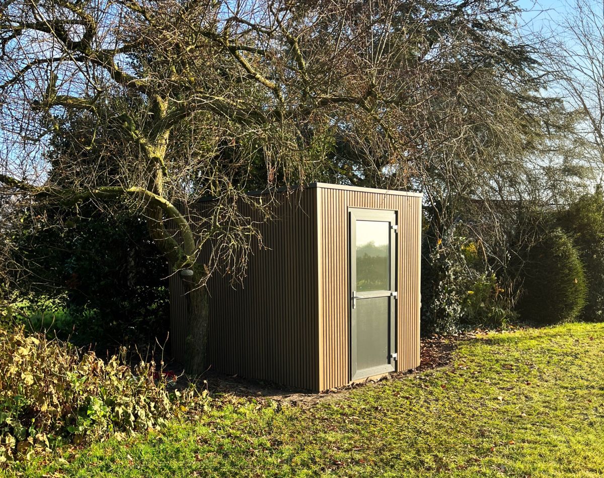 Tuinberging met strak ontwerp geplaatst in Achterveld