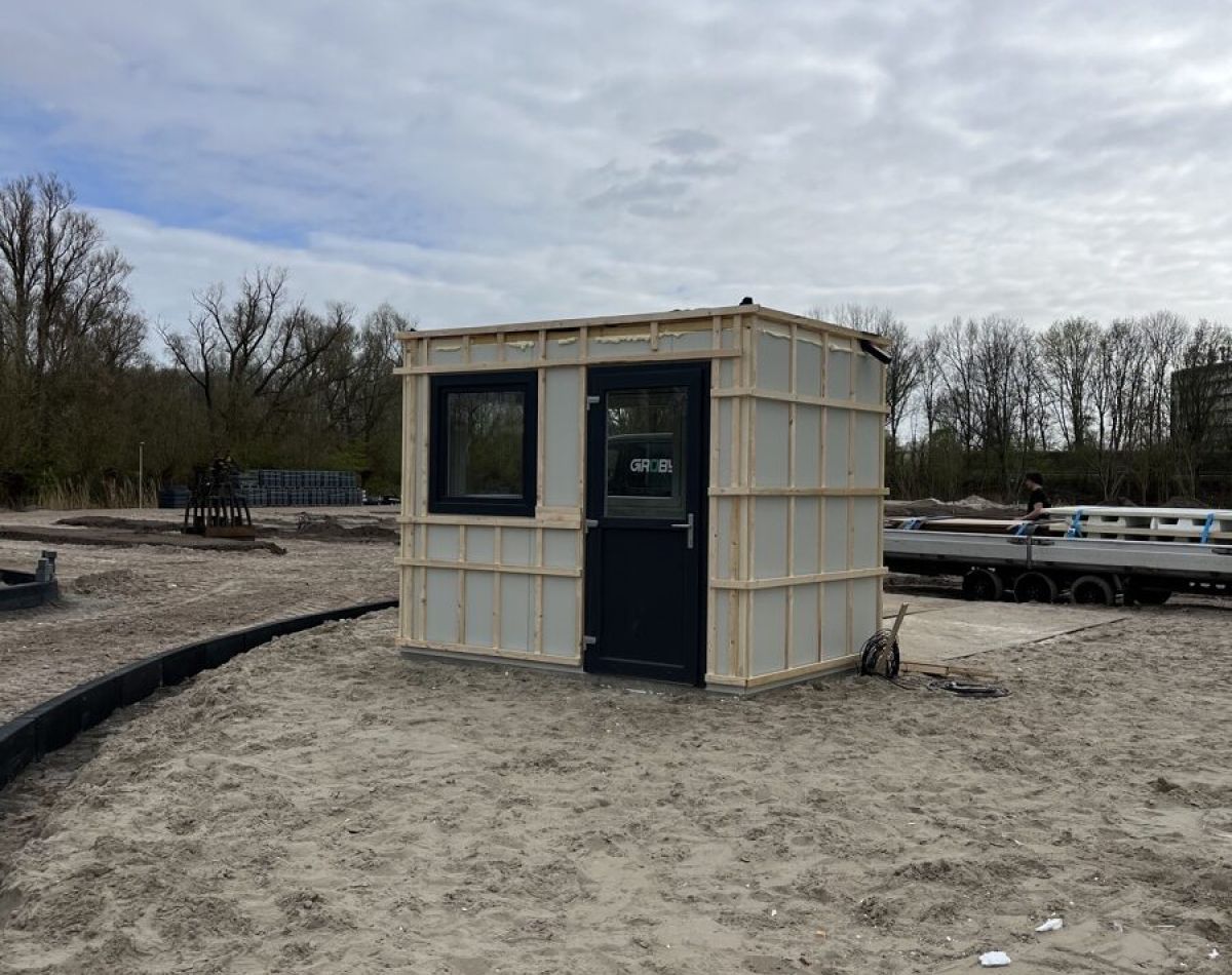 interieur Groby maatwerk berging witte wanden deur en raam