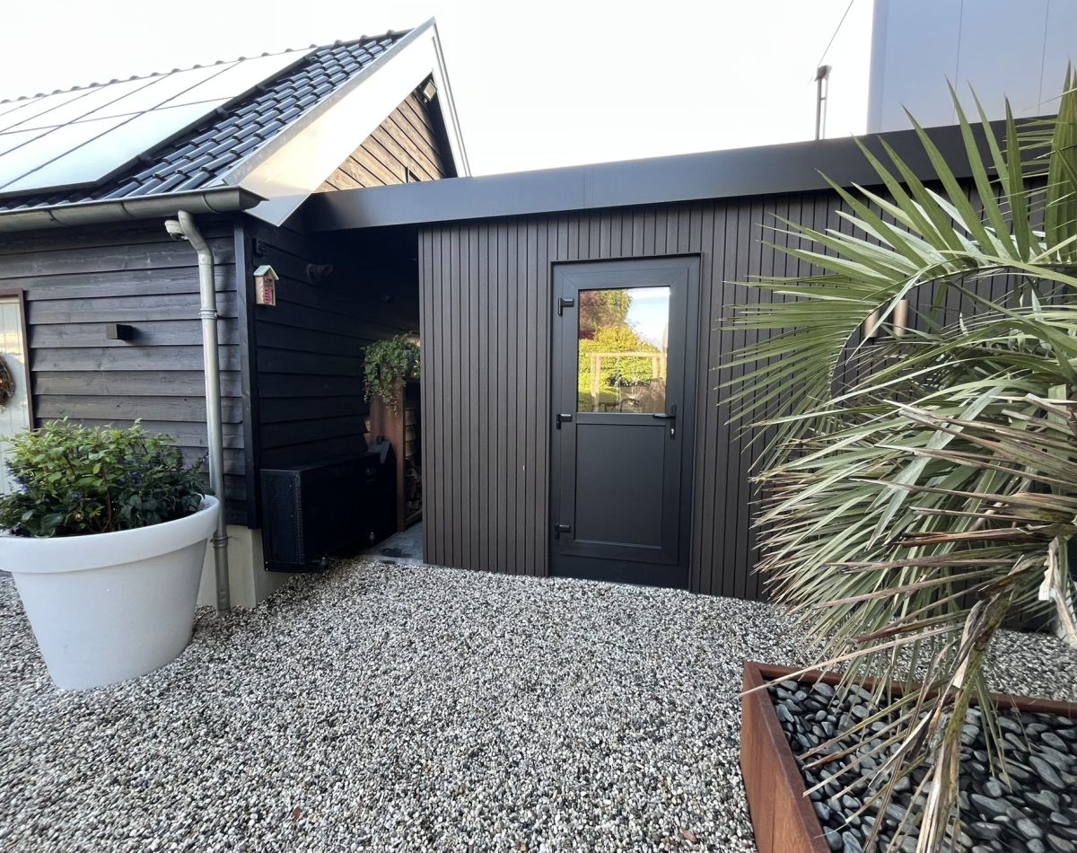 Groby maatwerk berging walnoot composiet deur raam Stroe
