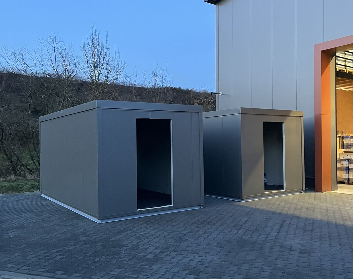 Groby prefab bedrijfsbergingen met ramen in antraciet aluminium
