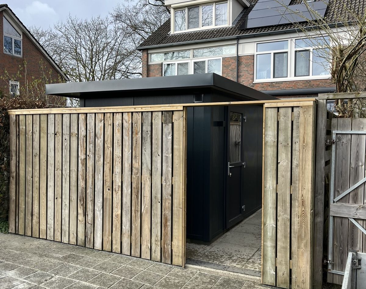 Groby maatwerk berging antraciet aluminium met ramen close-up