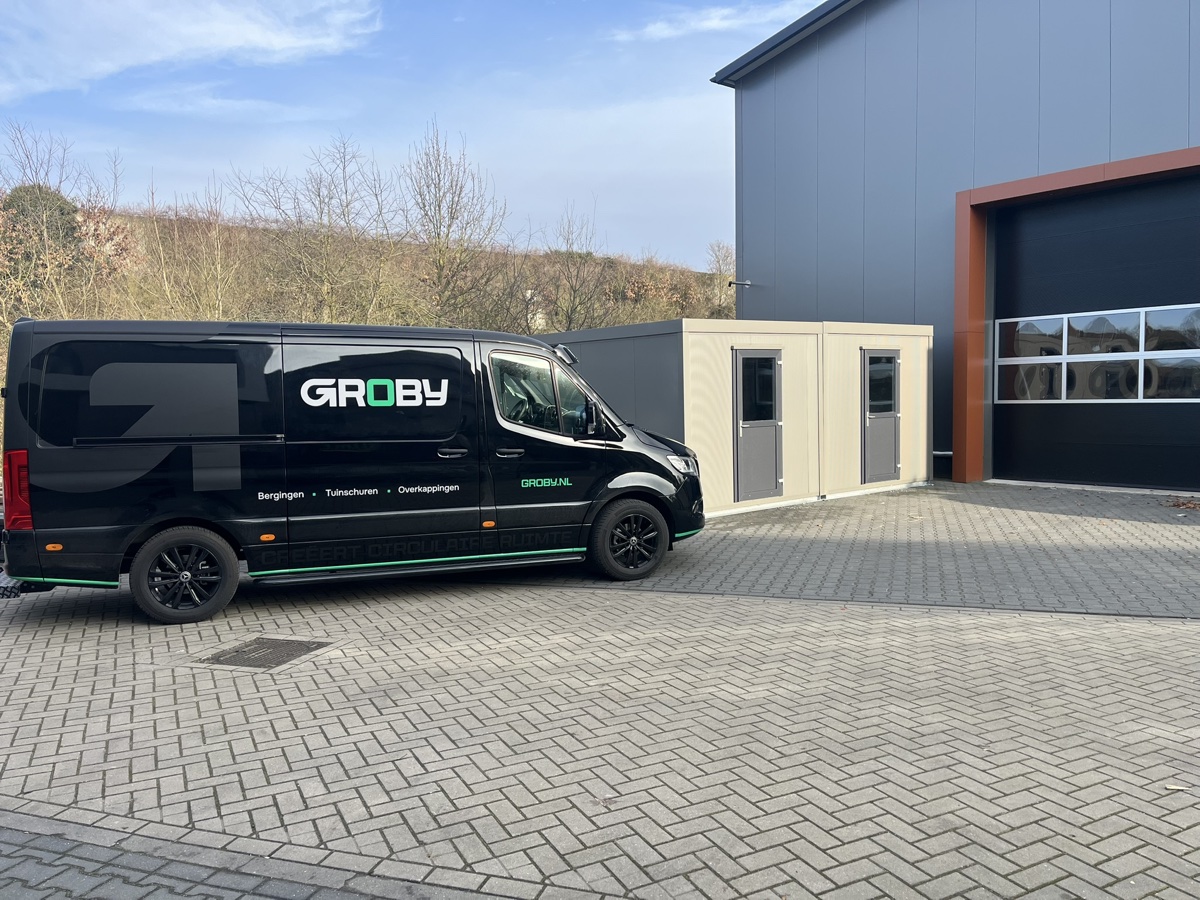 Groby maatwerk berging met gestorte fundering