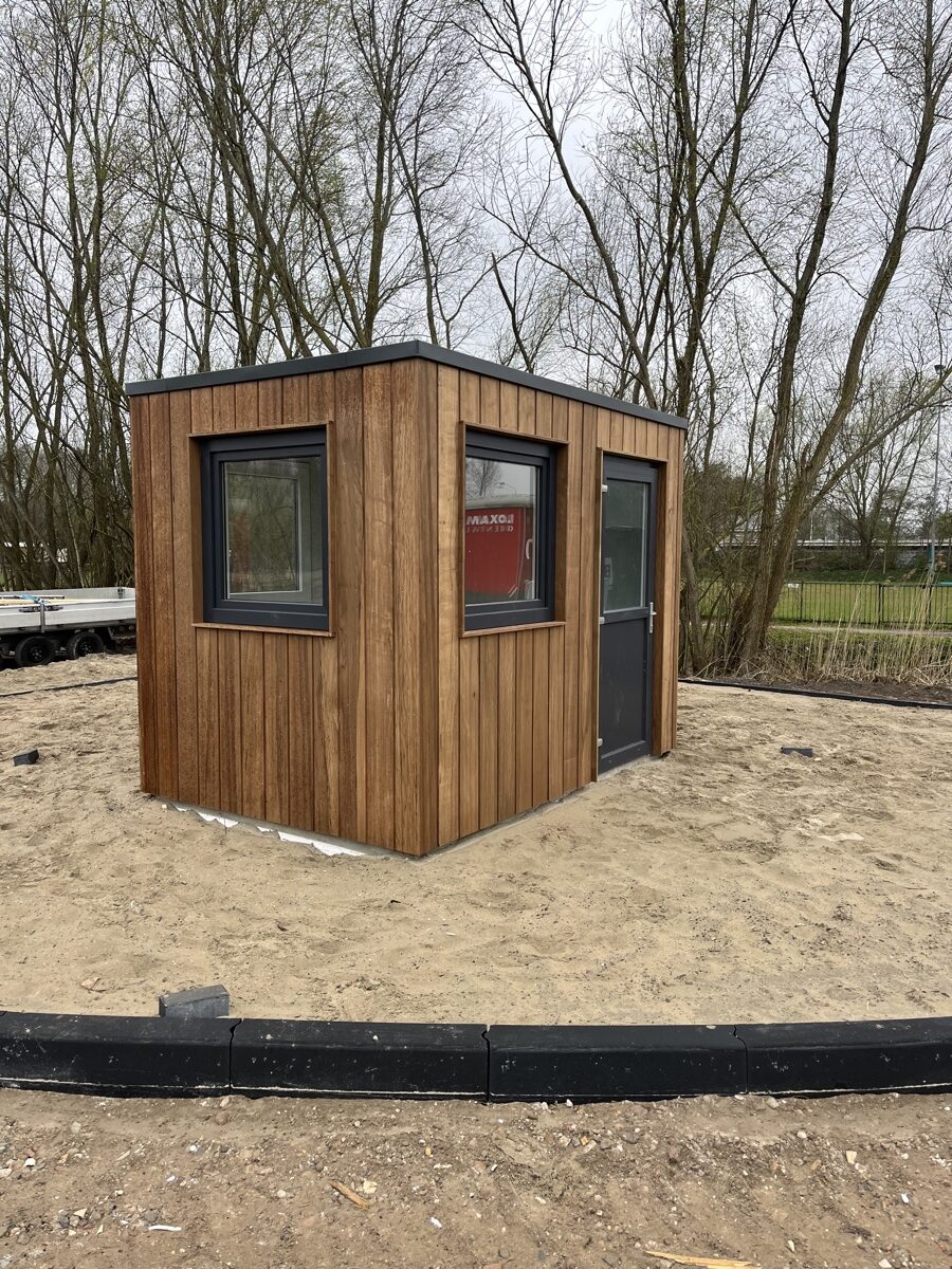 Groby maatwerk berging met gestorte fundering